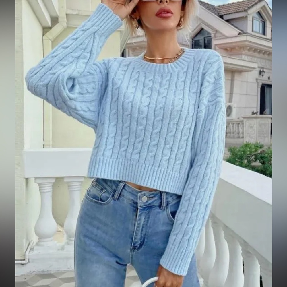 🆕💖H&M Light Blue Knit Sweater